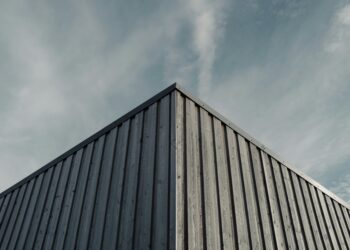 The Architect of Change: A Narrative Guide to Building Your Life Coaching Practice from the Ground Up