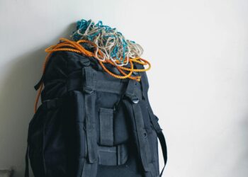 The Unburdened Traveler: How I Used Structural Engineering to Find the Perfect Lightweight Backpack and Reclaim My Journeys