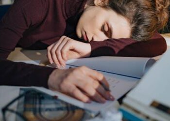 I Was Drowning in Burnout. Vacations Didn’t Work. Then I Discovered the “Active Noise-Cancellation” Secret to True Rest.